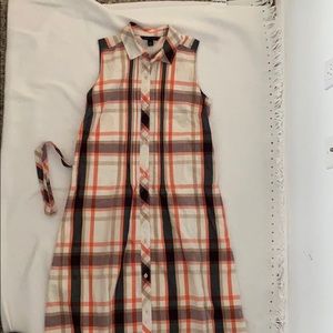 Sleeveless light dress